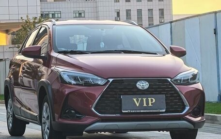 Toyota Yaris XP150 рестайлинг, 2022 год, 1 300 000 рублей, 2 фотография