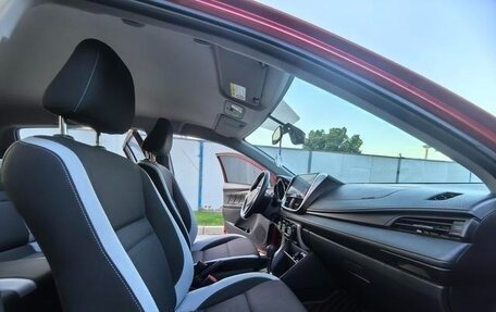 Toyota Yaris XP150 рестайлинг, 2022 год, 1 300 000 рублей, 10 фотография