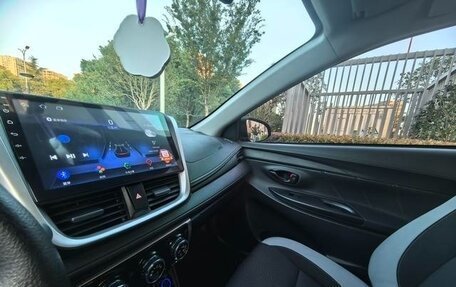 Toyota Yaris XP150 рестайлинг, 2022 год, 1 300 000 рублей, 14 фотография