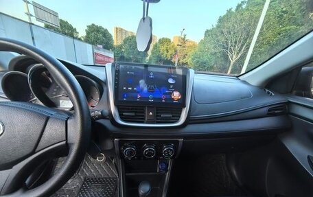 Toyota Yaris XP150 рестайлинг, 2022 год, 1 300 000 рублей, 12 фотография