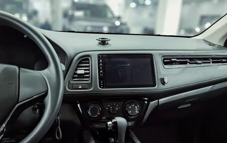 Honda Vezel, 2022 год, 1 730 000 рублей, 8 фотография