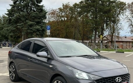 Hyundai Solaris II рестайлинг, 2021 год, 1 690 000 рублей, 3 фотография