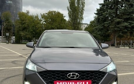 Hyundai Solaris II рестайлинг, 2021 год, 1 690 000 рублей, 2 фотография