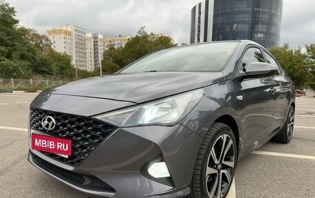 Hyundai Solaris II рестайлинг, 2021 год, 1 690 000 рублей, 9 фотография