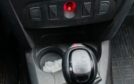 Renault Logan II, 2020 год, 800 000 рублей, 7 фотография