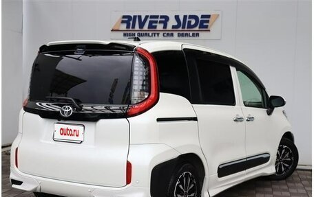 Toyota Sienta, 2022 год, 1 324 000 рублей, 2 фотография