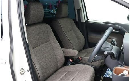 Toyota Sienta, 2022 год, 1 324 000 рублей, 7 фотография