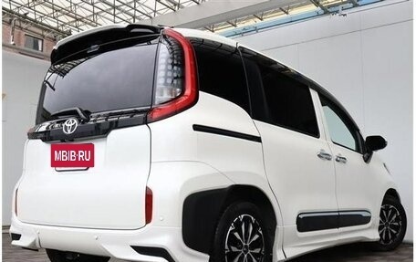 Toyota Sienta, 2022 год, 1 324 000 рублей, 9 фотография