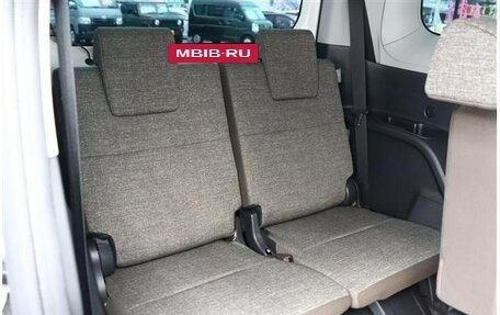 Toyota Sienta, 2022 год, 1 324 000 рублей, 8 фотография