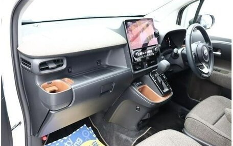 Toyota Sienta, 2022 год, 1 324 000 рублей, 32 фотография