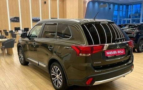 Mitsubishi Outlander III рестайлинг 3, 2015 год, 1 599 000 рублей, 2 фотография