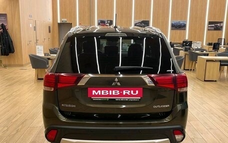 Mitsubishi Outlander III рестайлинг 3, 2015 год, 1 599 000 рублей, 3 фотография