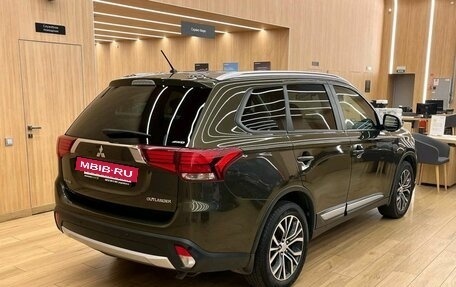 Mitsubishi Outlander III рестайлинг 3, 2015 год, 1 599 000 рублей, 4 фотография