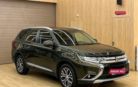 Mitsubishi Outlander III рестайлинг 3, 2015 год, 1 599 000 рублей, 5 фотография