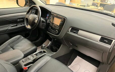 Mitsubishi Outlander III рестайлинг 3, 2015 год, 1 599 000 рублей, 12 фотография