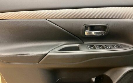 Mitsubishi Outlander III рестайлинг 3, 2015 год, 1 599 000 рублей, 13 фотография