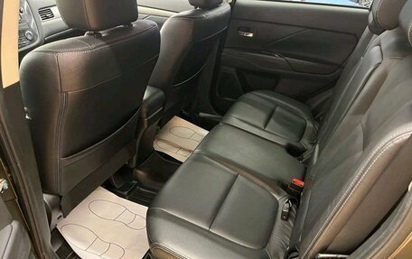 Mitsubishi Outlander III рестайлинг 3, 2015 год, 1 599 000 рублей, 17 фотография