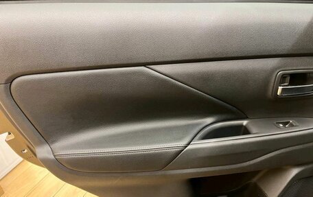 Mitsubishi Outlander III рестайлинг 3, 2015 год, 1 599 000 рублей, 15 фотография