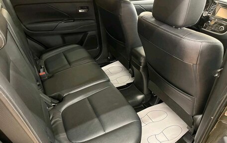 Mitsubishi Outlander III рестайлинг 3, 2015 год, 1 599 000 рублей, 18 фотография