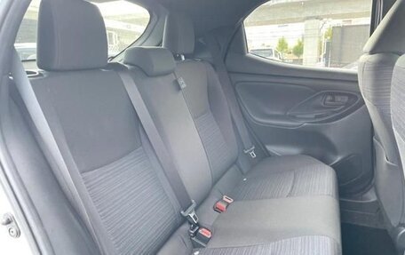 Toyota Yaris, 2021 год, 1 000 000 рублей, 9 фотография