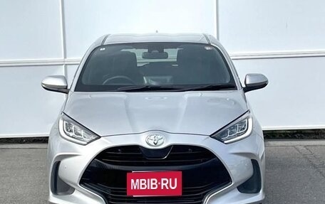 Toyota Yaris, 2021 год, 1 000 000 рублей, 2 фотография