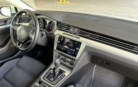 Volkswagen Passat B8 рестайлинг, 2018 год, 1 770 000 рублей, 5 фотография