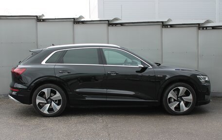 Audi e-tron I, 2020 год, 5 800 000 рублей, 6 фотография