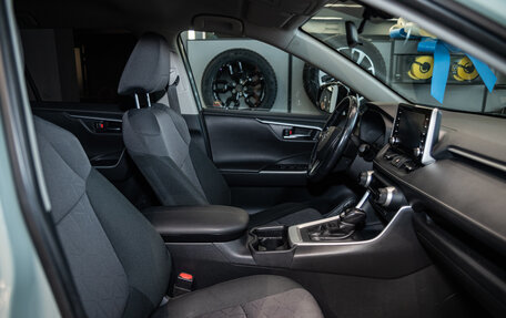 Toyota RAV4, 2019 год, 2 900 000 рублей, 15 фотография