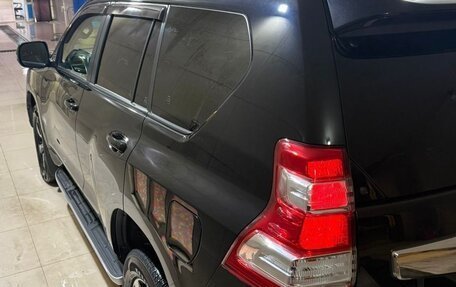 Toyota Land Cruiser Prado 150 рестайлинг 2, 2017 год, 4 400 000 рублей, 7 фотография