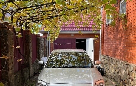 Toyota Avensis III рестайлинг, 2005 год, 860 000 рублей, 1 фотография