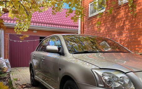 Toyota Avensis III рестайлинг, 2005 год, 860 000 рублей, 2 фотография