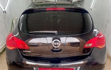 Opel Astra J, 2011 год, 660 000 рублей, 2 фотография