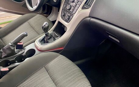 Opel Astra J, 2011 год, 660 000 рублей, 3 фотография