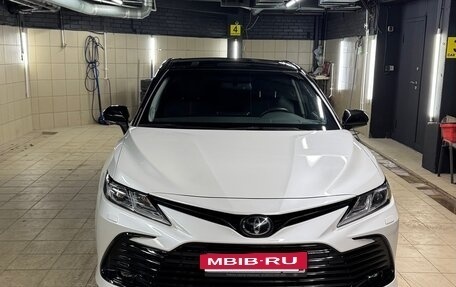 Toyota Camry, 2022 год, 3 700 000 рублей, 2 фотография