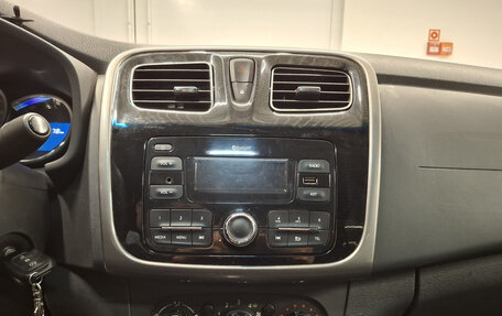 Renault Logan II, 2018 год, 734 000 рублей, 18 фотография