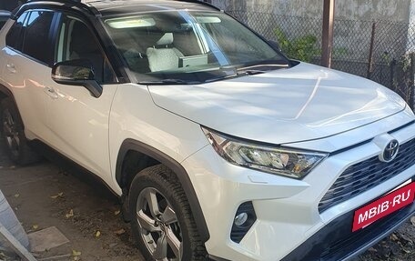 Toyota RAV4, 2021 год, 3 350 000 рублей, 2 фотография