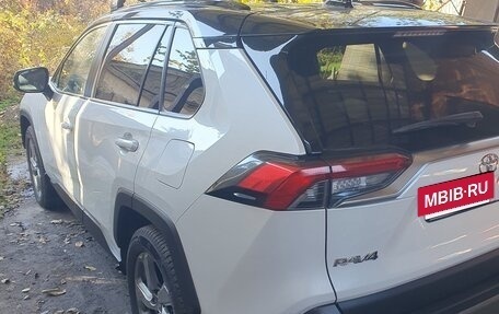 Toyota RAV4, 2021 год, 3 350 000 рублей, 4 фотография