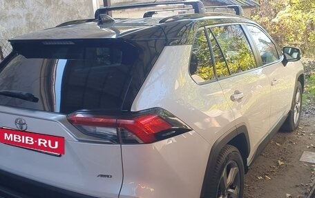 Toyota RAV4, 2021 год, 3 350 000 рублей, 5 фотография