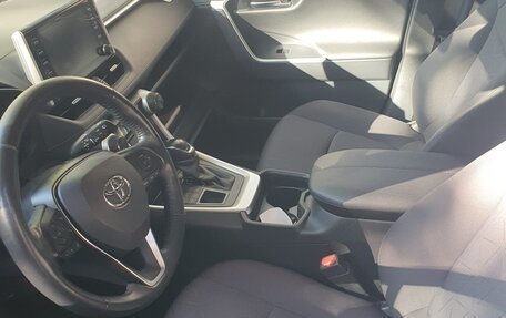 Toyota RAV4, 2021 год, 3 350 000 рублей, 7 фотография