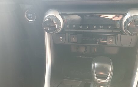 Toyota RAV4, 2021 год, 3 350 000 рублей, 12 фотография