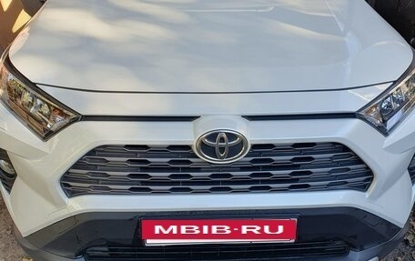 Toyota RAV4, 2021 год, 3 350 000 рублей, 9 фотография