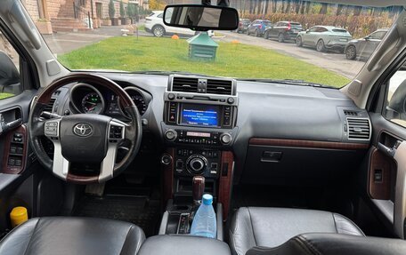 Toyota Land Cruiser Prado 150 рестайлинг 2, 2017 год, 4 000 000 рублей, 14 фотография