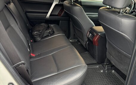 Toyota Land Cruiser Prado 150 рестайлинг 2, 2017 год, 4 000 000 рублей, 15 фотография