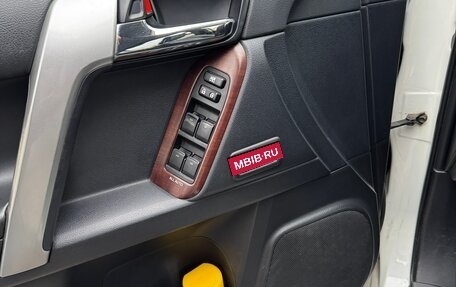 Toyota Land Cruiser Prado 150 рестайлинг 2, 2017 год, 4 000 000 рублей, 10 фотография