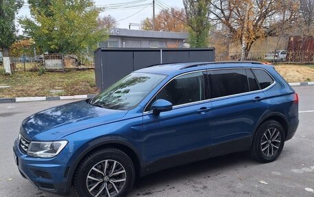 Volkswagen Tiguan II, 2018 год, 2 500 000 рублей, 5 фотография