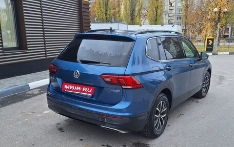 Volkswagen Tiguan II, 2018 год, 2 500 000 рублей, 3 фотография