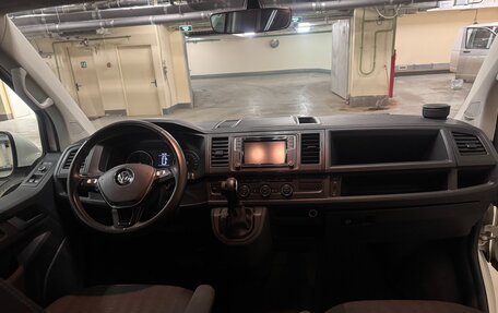 Volkswagen Caravelle T6 рестайлинг, 2017 год, 3 550 000 рублей, 10 фотография