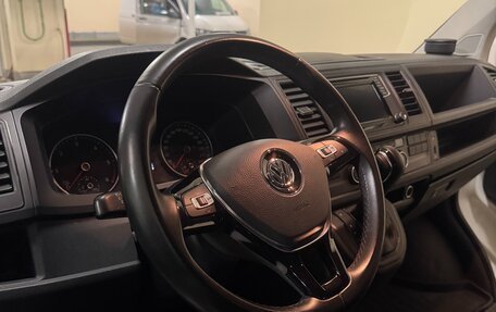 Volkswagen Caravelle T6 рестайлинг, 2017 год, 3 550 000 рублей, 11 фотография