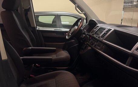 Volkswagen Caravelle T6 рестайлинг, 2017 год, 3 550 000 рублей, 13 фотография