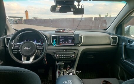 KIA Sportage IV рестайлинг, 2021 год, 2 499 000 рублей, 6 фотография